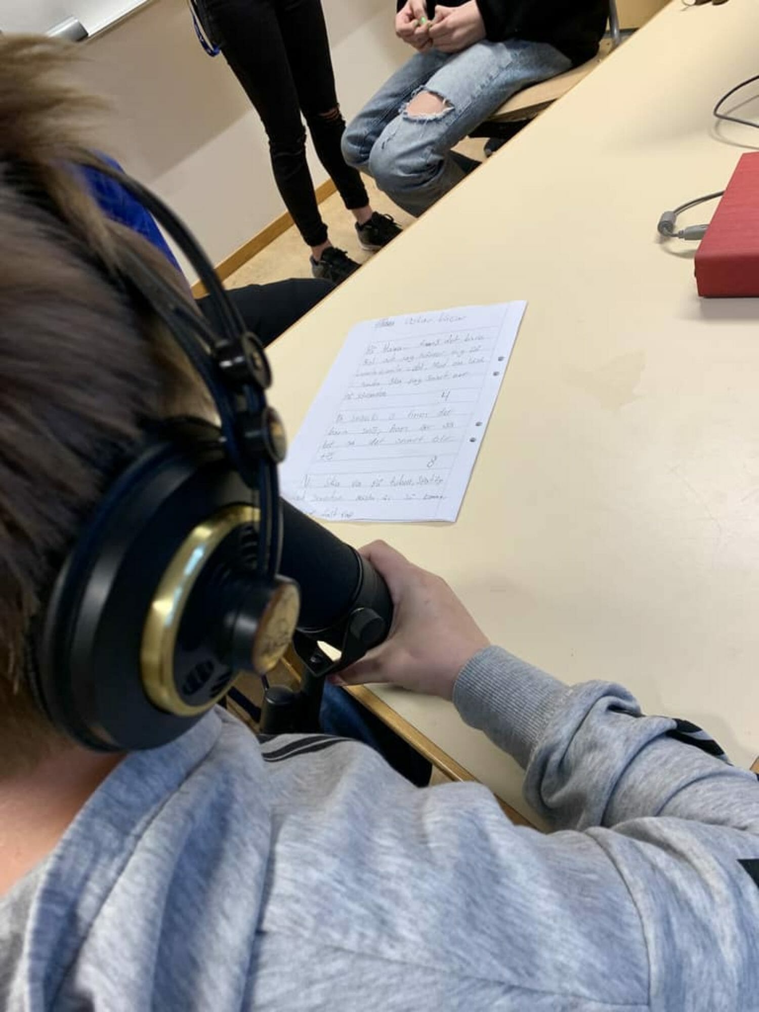 Skriva låttext + MusikVideo 21 arvidsjaur skapande skola mikrofon horlurar barn musik
