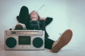 Lyssnar på radio