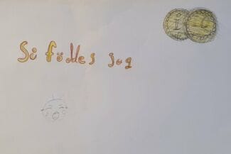 En bild med pengar och texten så föddes jag